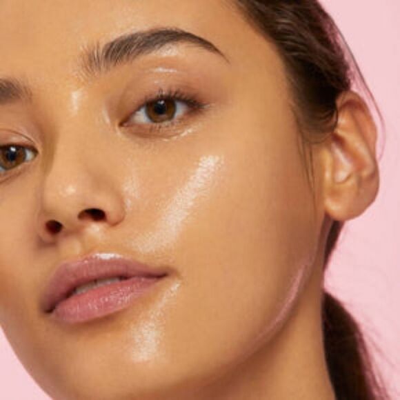 Innis Dewy Glow jelly cream with cherry blossom - Picture 3 of 9